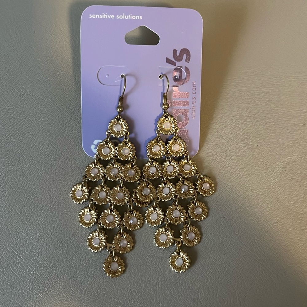 COPY - Claire’s daisy earrings